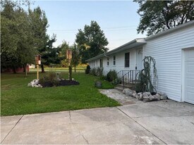 403 Palomino Ct in Lagrange, OH - Building Photo