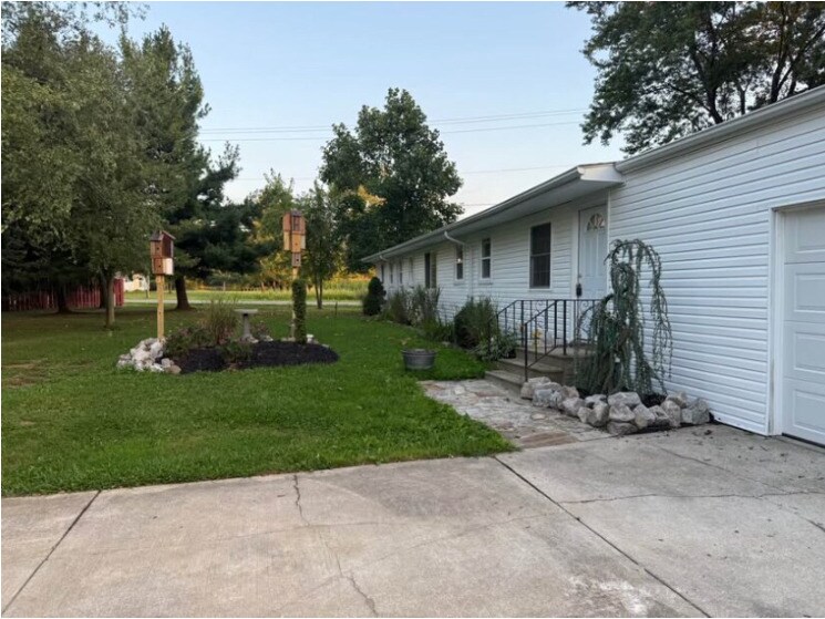 403 Palomino Ct in Lagrange, OH - Building Photo