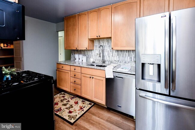 3319 Huntley Sq Dr in Temple Hills, MD - Building Photo - Building Photo