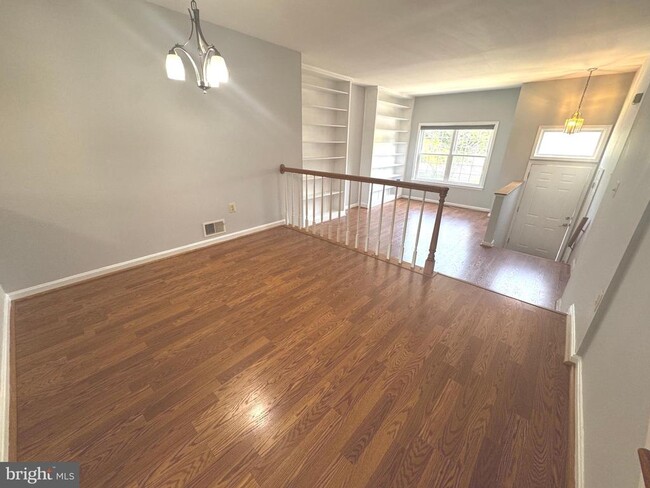 property at 7 Martins Square Ln