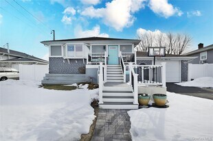 3485 Riverside Dr in Oceanside, NY - Building Photo