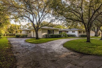 8445 SW 147th St in Palmetto Bay, FL - Building Photo - Building Photo