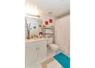 1200 Brickell Bay Dr, Unit 2803 in Miami, FL - Foto de edificio - Building Photo
