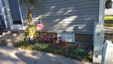 8 Main St in Kingston, MA - Foto de edificio - Building Photo
