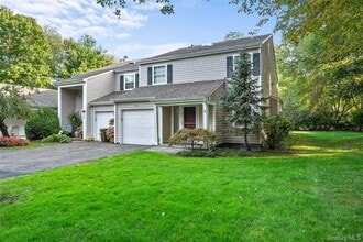 133 Boathouse Ln in Bay Shore, NY - Building Photo - Building Photo