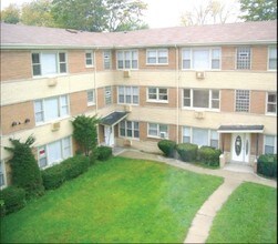 7901 S Paxton in Chicago, IL - Building Photo - Building Photo