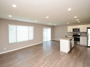 17078 Hawthorne Ave in Omaha, NE - Building Photo - Building Photo