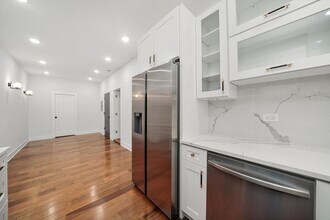 4010 W Warwick Ave-Unit -1 in Chicago, IL - Building Photo - Building Photo