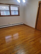 8205 S Spaulding Ave in Chicago, IL - Building Photo - Building Photo