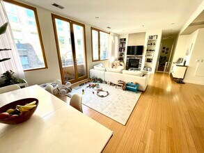 321 W 2nd St in Boston, MA - Building Photo - Building Photo