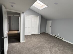 4063 Union Rd, Unit Front Apartment in Buffalo, NY - Foto de edificio - Building Photo