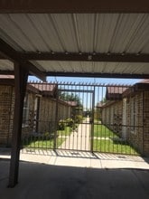 1406 Tampa St, Unit 1 in Edinburg, TX - Foto de edificio - Building Photo