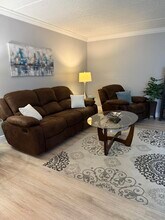 405 Meadows Cir in Boynton Beach, FL - Building Photo - Building Photo