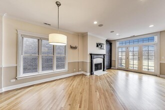 725 W Diversey Pkwy in Chicago, IL - Building Photo - Building Photo
