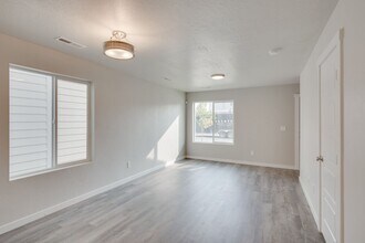 11051 W Crestwater Ln in Boise, ID - Building Photo - Building Photo