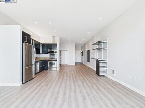 1001 46th St in Emeryville, CA - Foto de edificio - Building Photo