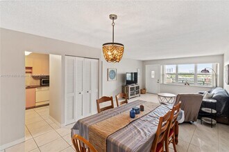 401 Golden Isles Dr, Unit 1114 in Hallandale Beach, FL - Foto de edificio - Building Photo