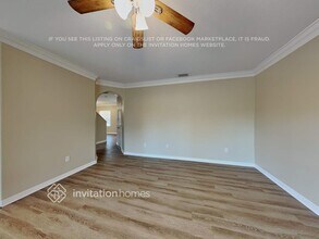 8112 Alamosa Wood Ave in Ruskin, FL - Foto de edificio - Building Photo