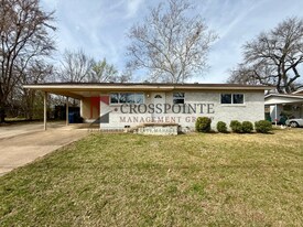 101 N Rainbow Dr in Whitehouse, TX - Building Photo