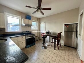 49 Beech Glen St, Unit 2 in Boston, MA - Foto de edificio - Building Photo