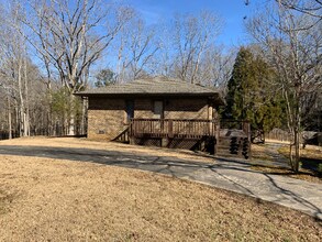 9027 Alpine Cir in Charlotte, NC - Foto de edificio - Building Photo