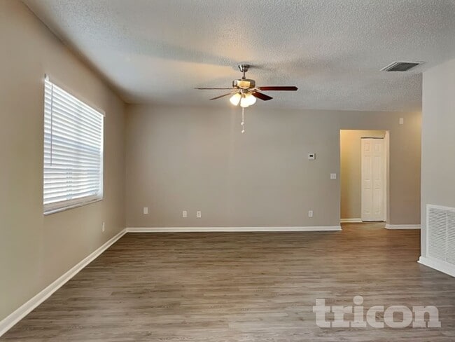 309 Regal Park Dr in Valrico, FL - Building Photo - Building Photo