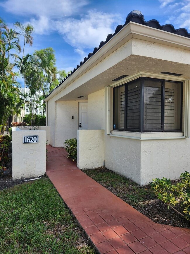 1620 NW 81st Way in Plantation, FL - Building Photo - Building Photo