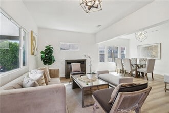 1226 W Vernon Ave in Los Angeles, CA - Foto de edificio - Building Photo