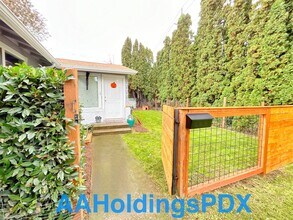 2312 NE Lombard St in Portland, OR - Building Photo - Building Photo