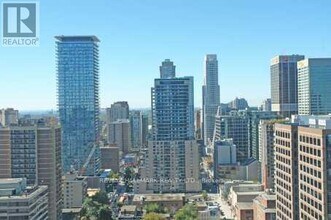 110 Charles St E in Toronto, ON - Building Photo - Building Photo