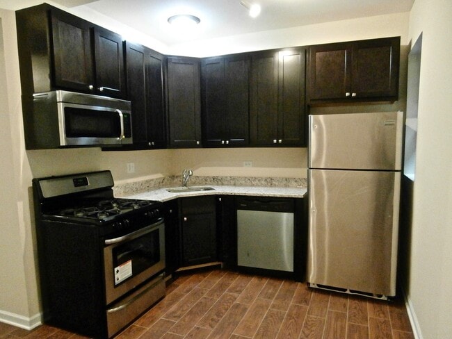 4751 N Troy St, Unit Gdn #E in Chicago, IL - Foto de edificio - Building Photo