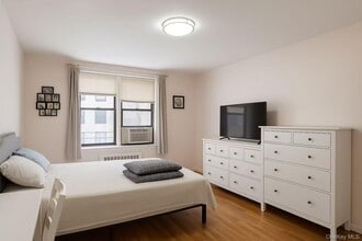 137-40 45th Ave in Queens, NY - Building Photo - Building Photo