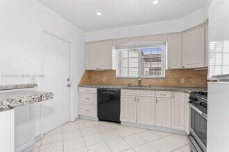 9125 Carlyle Ave in Surfside, FL - Building Photo - Building Photo