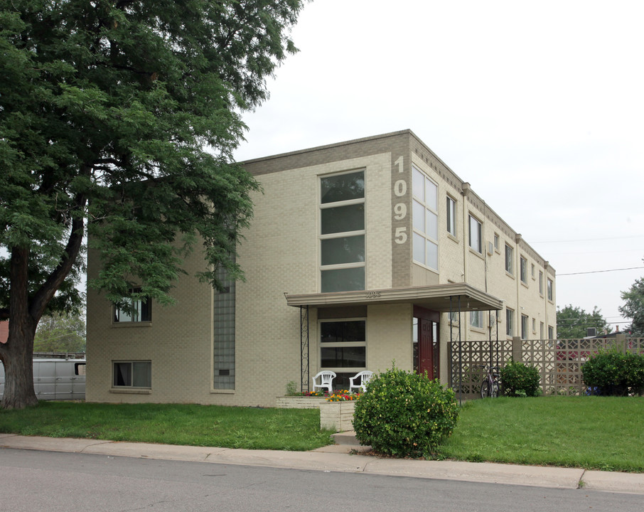 Woodlawn Apartments in Littleton, CO - Building Photo