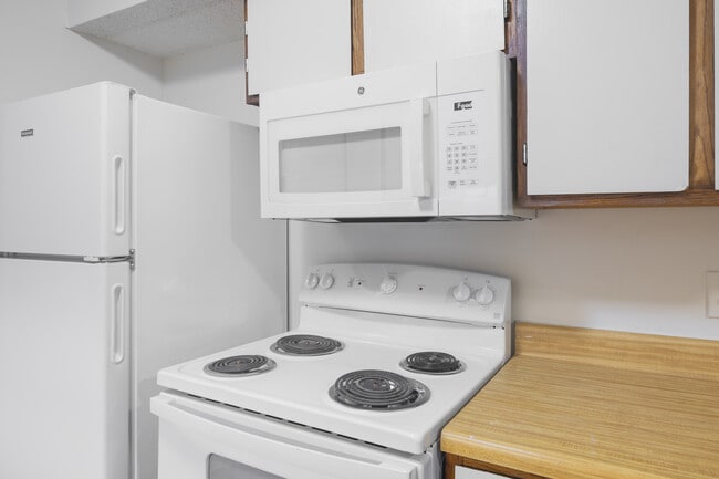 Four Oaks Apartments