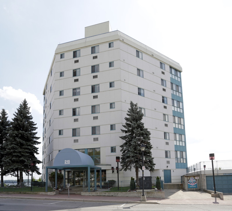 The Flamenco in Barrie, ON - Building Photo