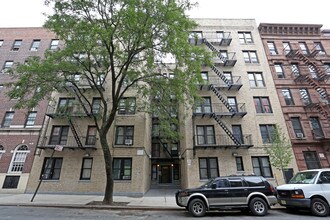 137 W 137th St in New York, NY - Foto de edificio - Building Photo