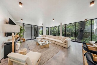 1000 NW 9th Ct in Miami, FL - Building Photo - Building Photo