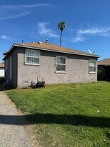 713-715 E Cocoa St in Compton, CA - Building Photo
