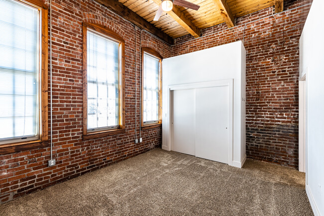 Stove Lofts in Leavenworth, KS - Foto de edificio - Interior Photo