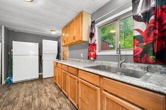 8283 Golden Valley Blvd in Maple Falls, WA - Building Photo - Building Photo