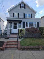 17 Bayliss St in North Arlington, NJ - Building Photo