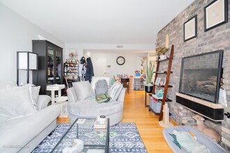 2201 N Cleveland Ave in Chicago, IL - Building Photo - Building Photo