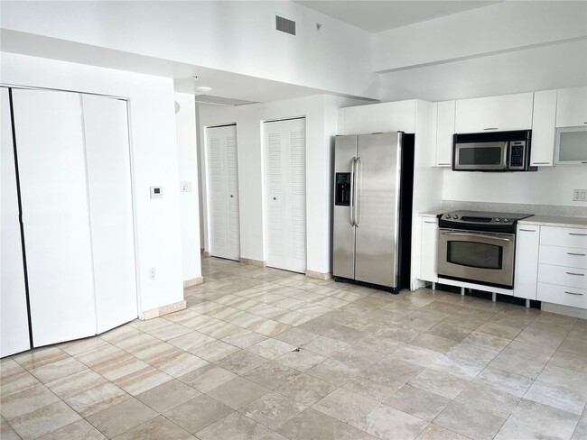 133 NE 2nd Ave, Unit 710 in Miami, FL - Building Photo - Building Photo