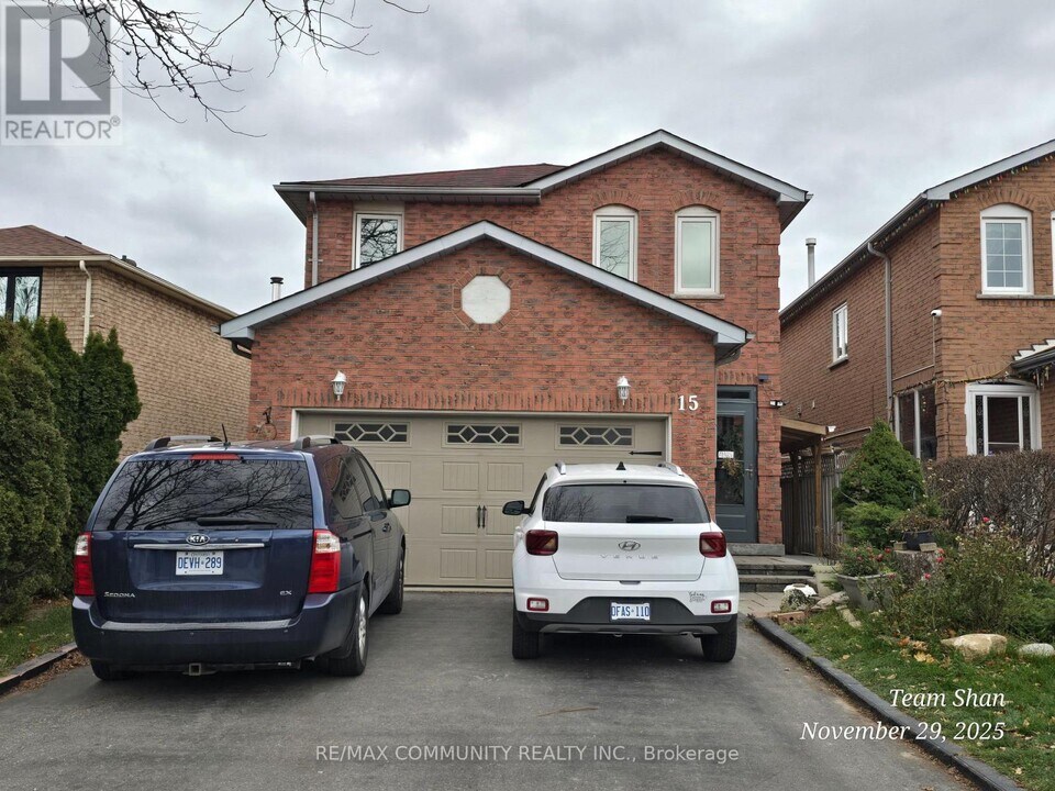 15 Goodall Dr in Toronto, ON - Building Photo