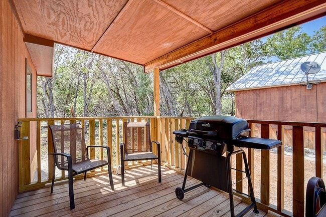 1374 Forest View Dr-Unit -Cabin 4 in Blanco, TX - Building Photo - Building Photo