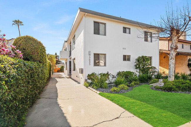 3633 Kelton Ave in Los Angeles, CA - Building Photo - Building Photo