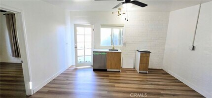 5747 Jefferson Ave, Unit 2 in South Gate, CA - Foto de edificio - Building Photo