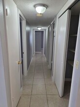 9004 Tudor Dr, Unit K-204 in Tampa, FL - Building Photo - Building Photo