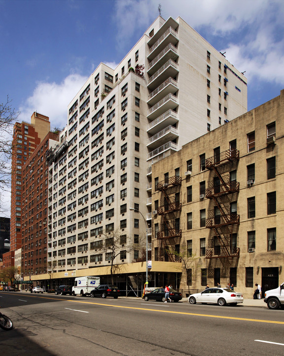 South Park Apartments in New York, NY - Building Photo